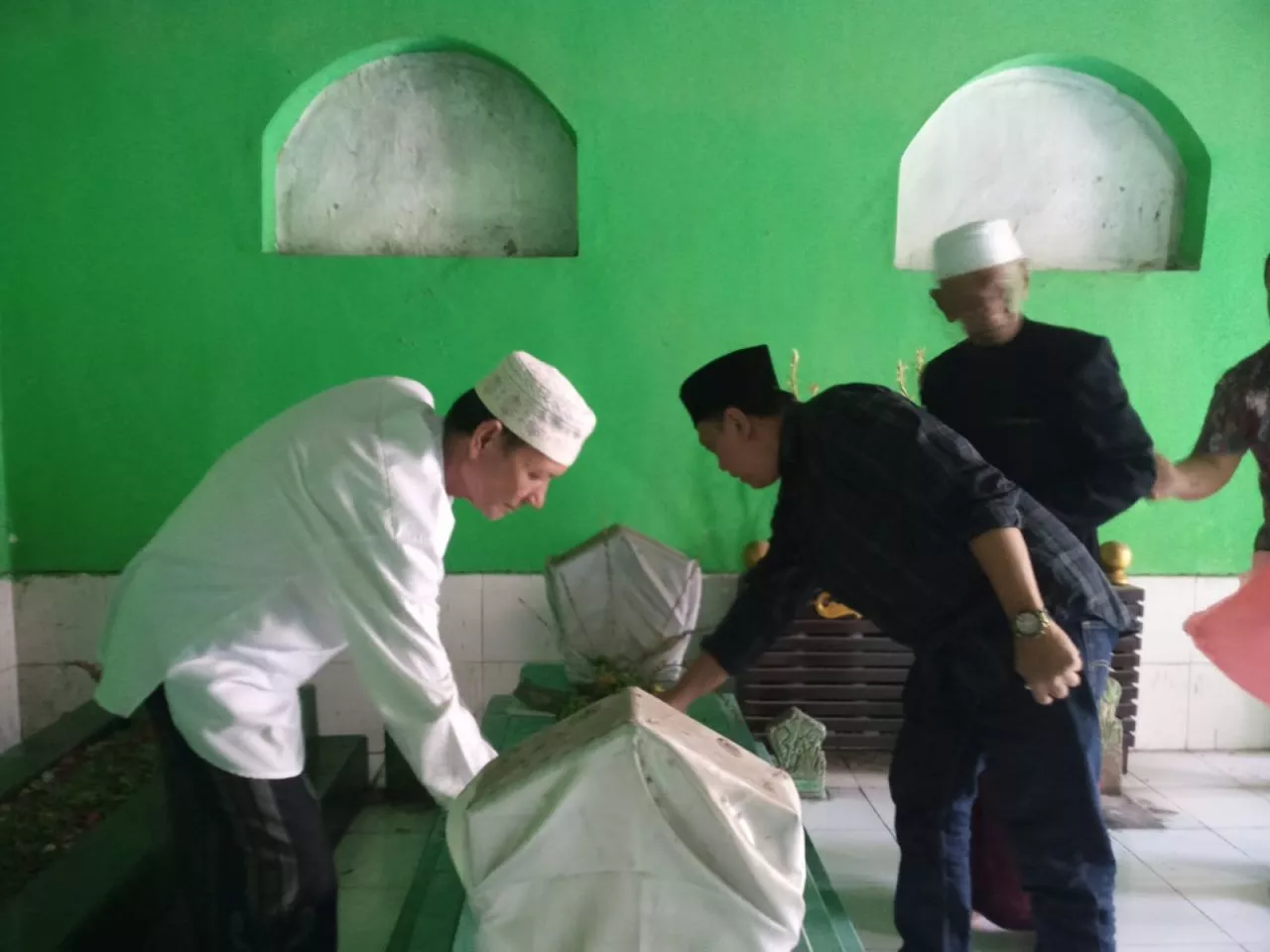 Maulud Nabi, Legislator PDIP Surabaya Ziarah ke Makam Cucu Sunan Kalijogo