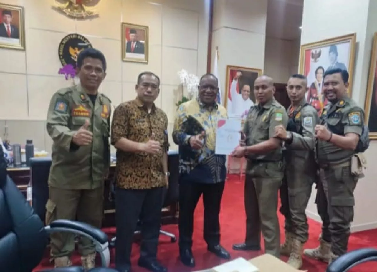 Ratusan Satpol PP Lamongan Desak Kemendagri Angkat Honorer Satpol PP Jadi PNS