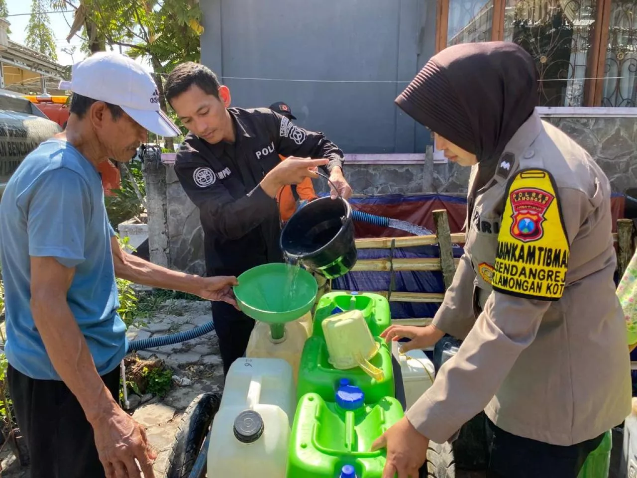 Kemarau Panjang, Polres Lamongan Ikut Cancut Taliwondo Tangani Krisis Air Bersih Di 9 Kecamatan