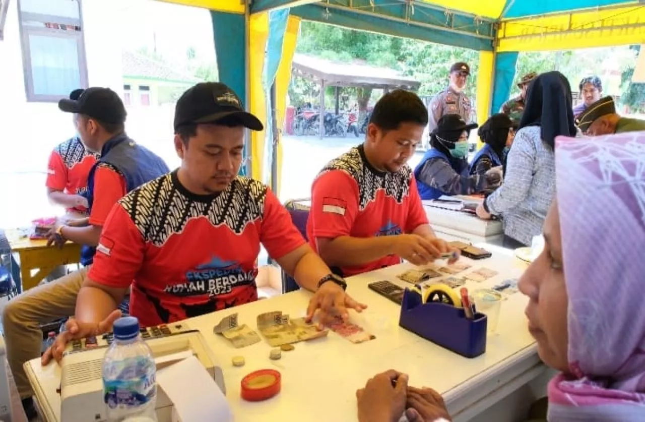 Ekspedisi Rupiah Berdaulat 2023 Layani Penukaran Uang Rusak Dan Lusuh Penghuni Lima Pulau Terluar