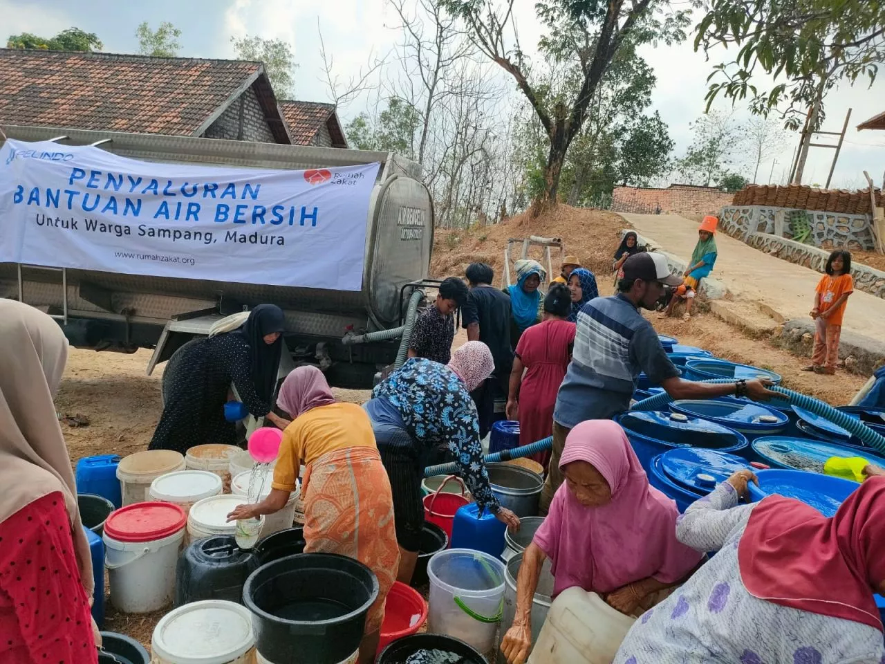 Pelindo Bantu Air bersih Atasi Kekeringan Di Madura