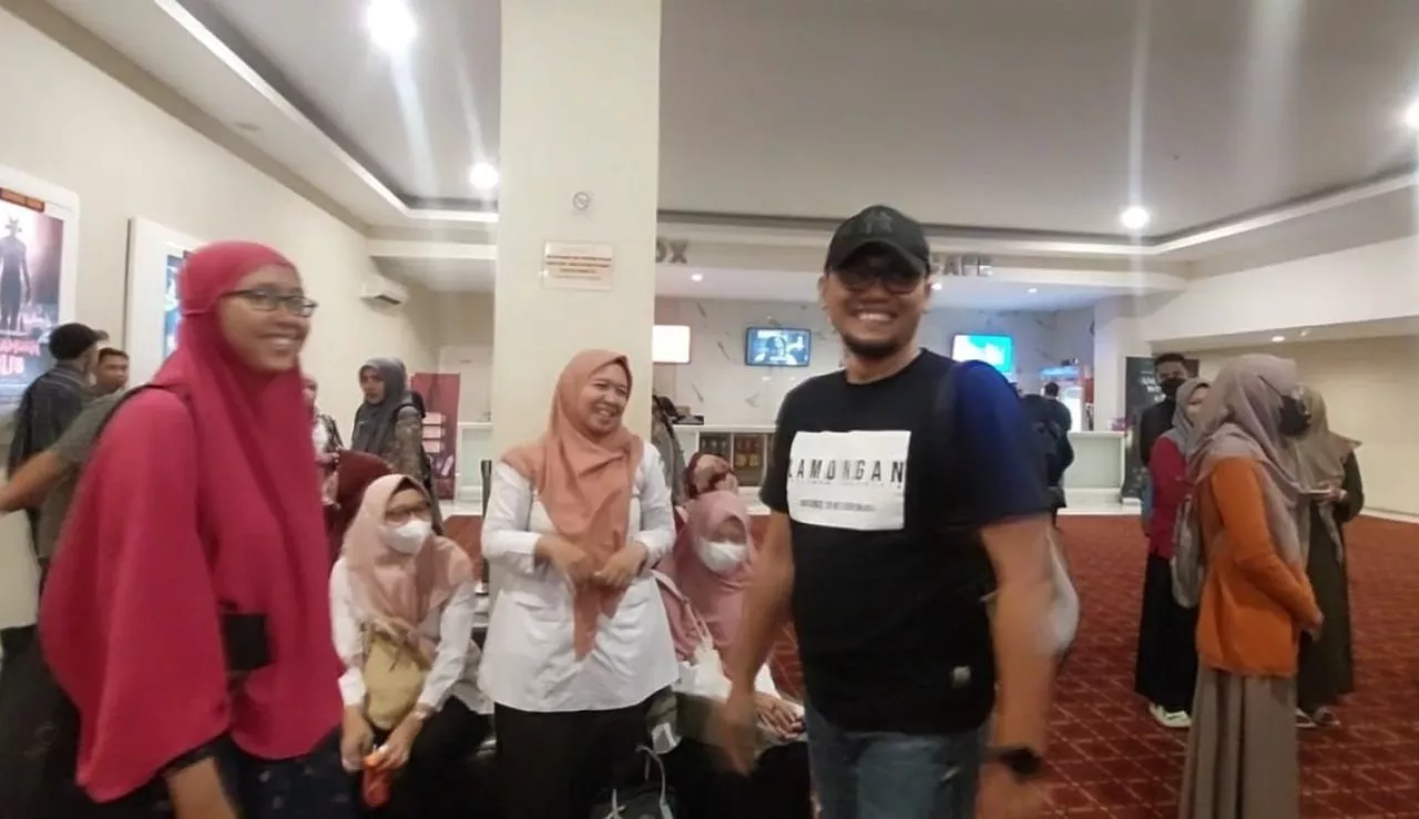 Pengusaha Muda Lamongan Ajak Ratusan Guru Nobar Film Budi Pekerti, Tujuan Mulia