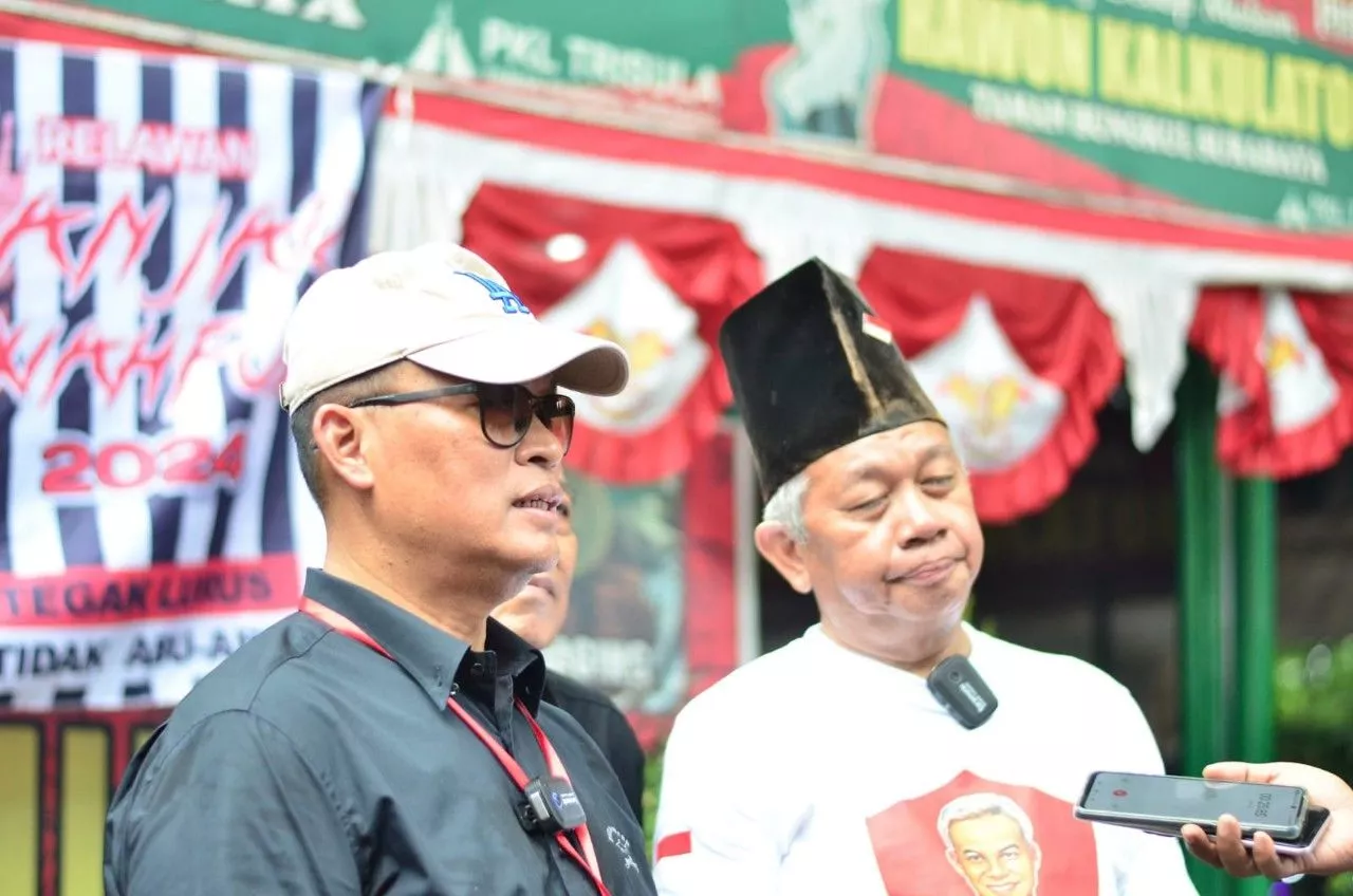 Sosialisasi Ganjar-Mahfud, SIBER Ajak Pengunjung Taman Bungkul Makan Sepuasnya Rawon Kalkulator