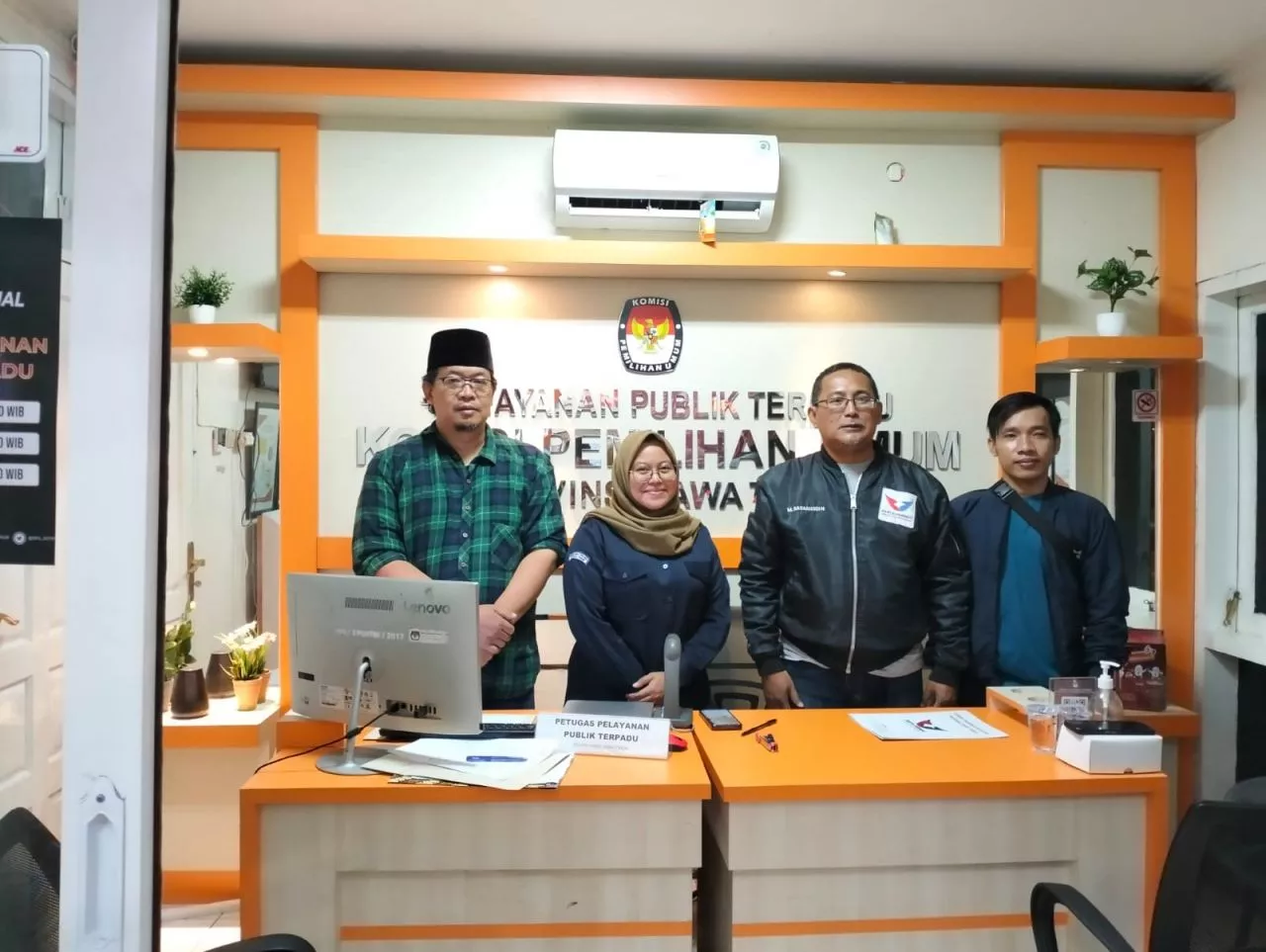 Perindo Jatim Serahkan Laporan SIKADEKA ke KPU