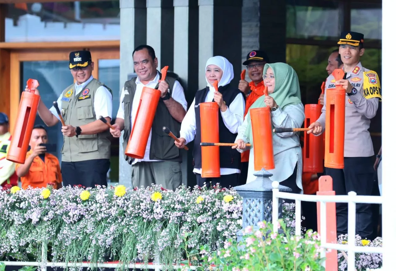 Apel Siaga Bencana Hidrometeorologi, Khofifah Pastikan Peralatan dan Personel Siap Dan Siaga
