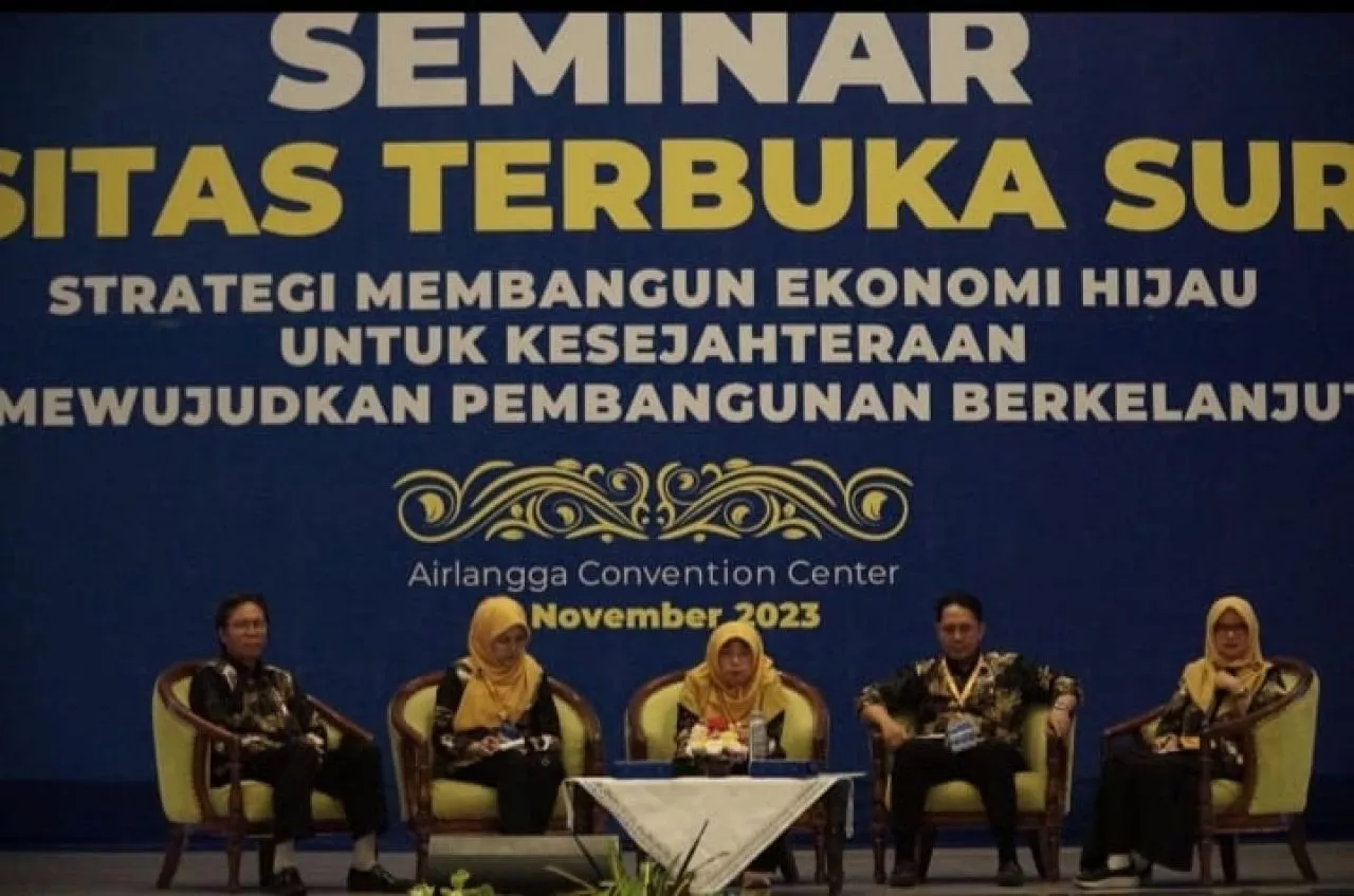 1.835 Mahasiswa Universitas Terbuka Surabaya Ikuti Rangkaian Kegiatan Seminar dan Wisuda