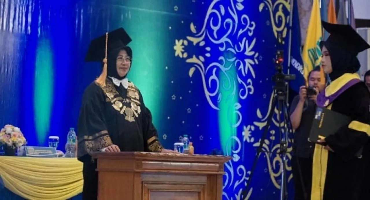 Universitas Terbuka Surabaya Wisuda 1.835 Mahasiswa