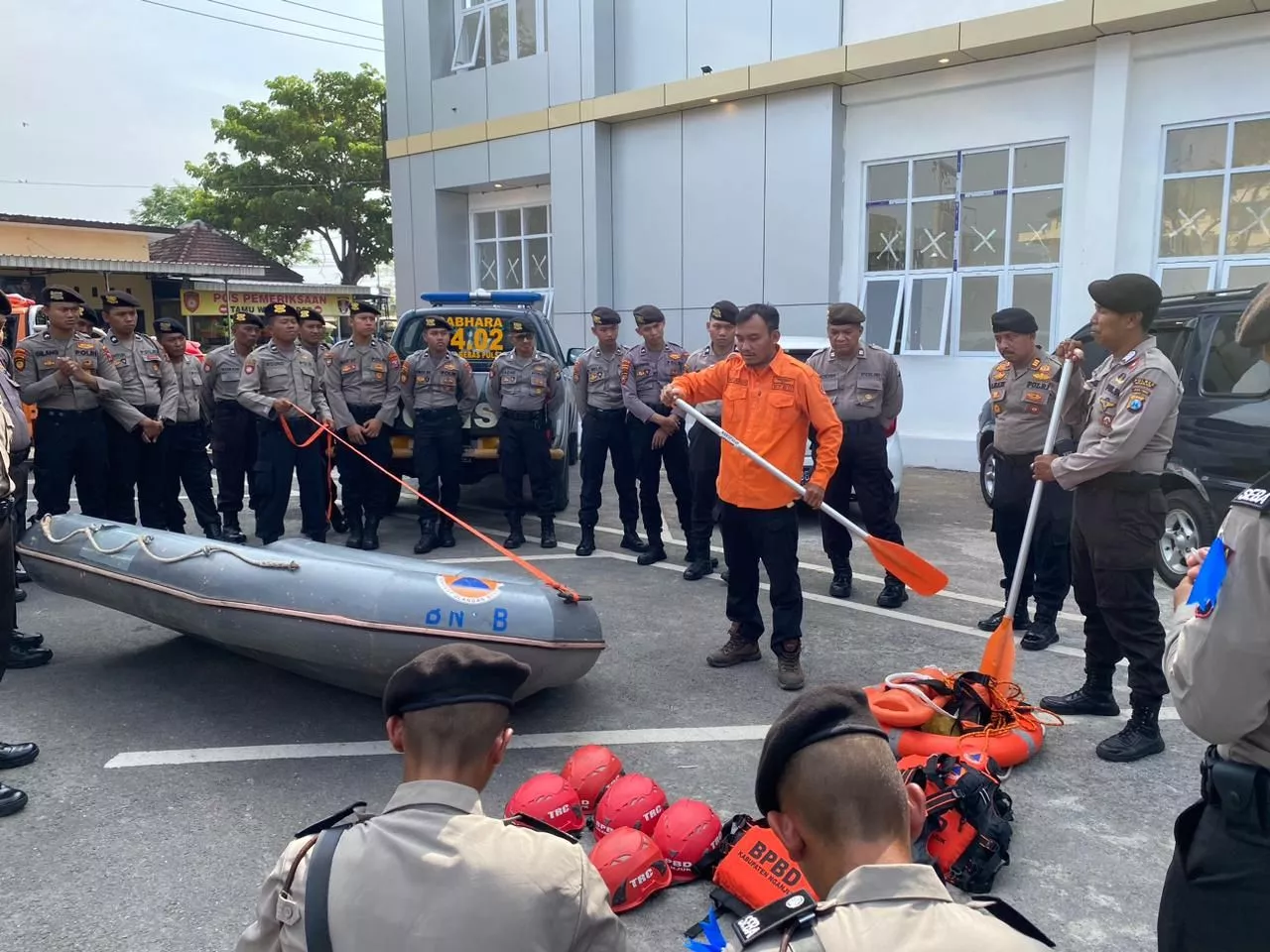 Polres Nganjuk Latih Keahlian SAR Air Terbatas untuk Tingkatkan Kemampuan Personel