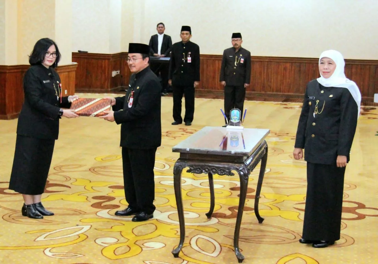 Khofifah Tunjuk Prof. Dr. Cita Rosita Sigit Prakoeswa Sebagai Direktur  RSUD Dr Soetomo