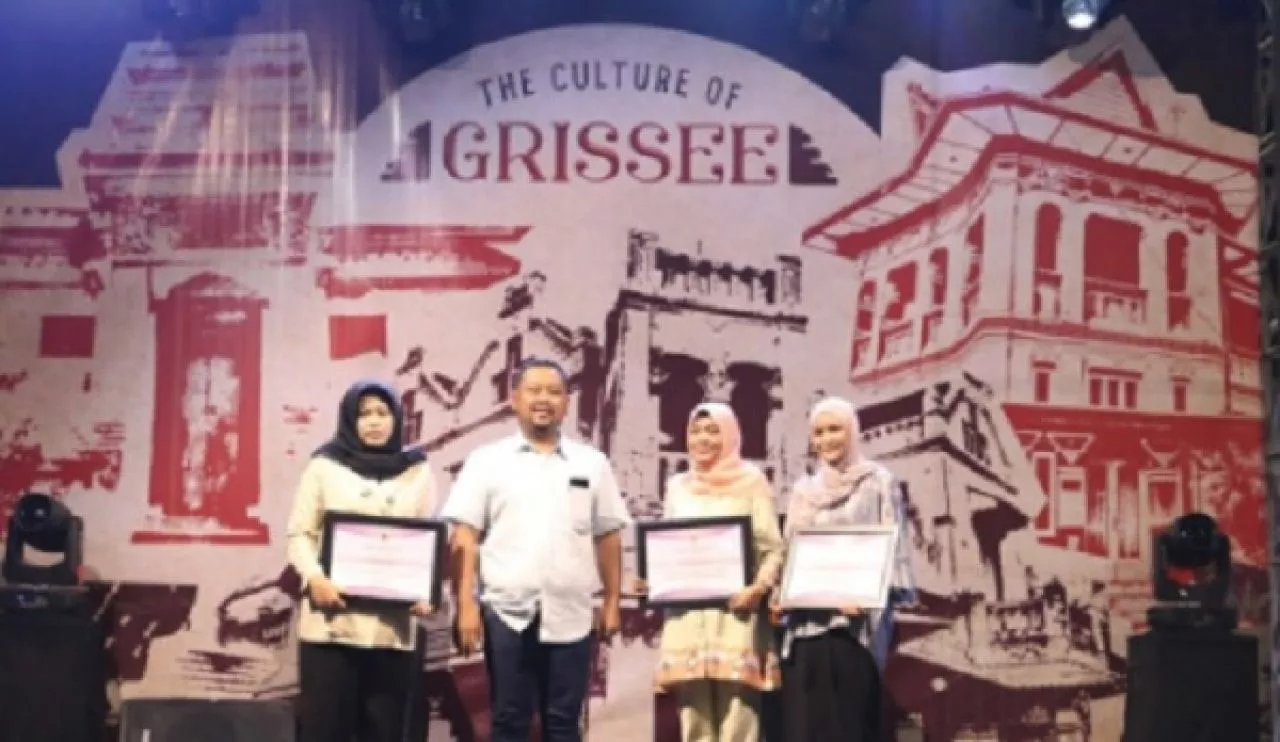 Wisata Kuliner Di Bandar Grissee Gunakan Bis Wisata