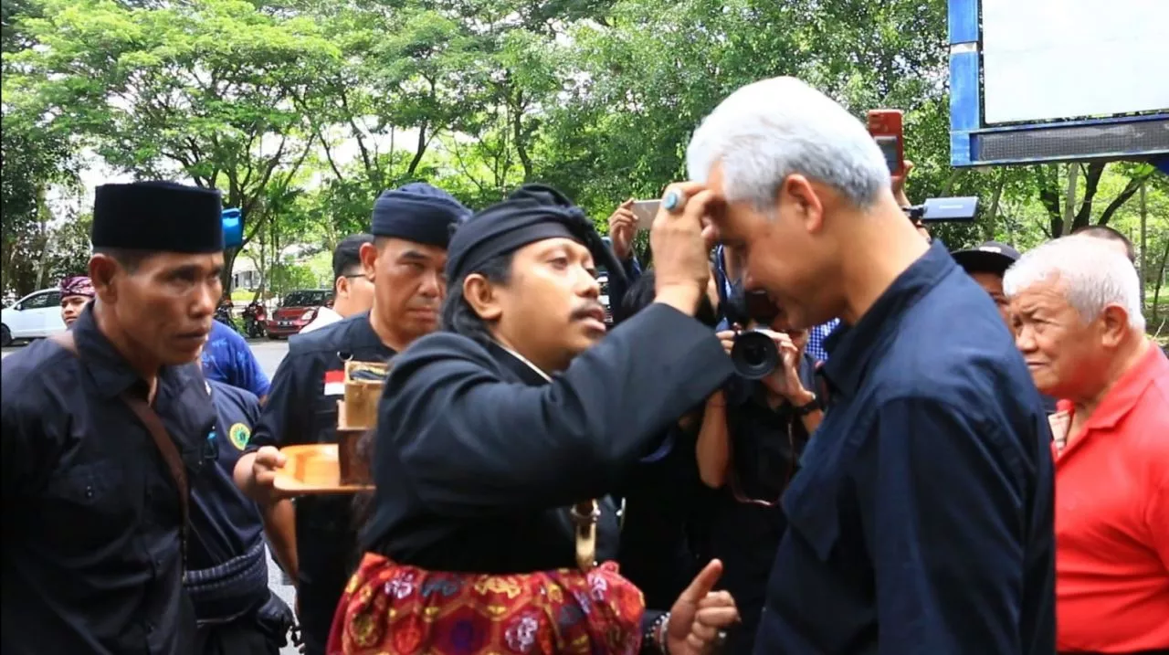 Sebelum Bertolak ke Kendari Ganjar di" Sembek" dan di Doakan Menang Pada Pilpres 2024