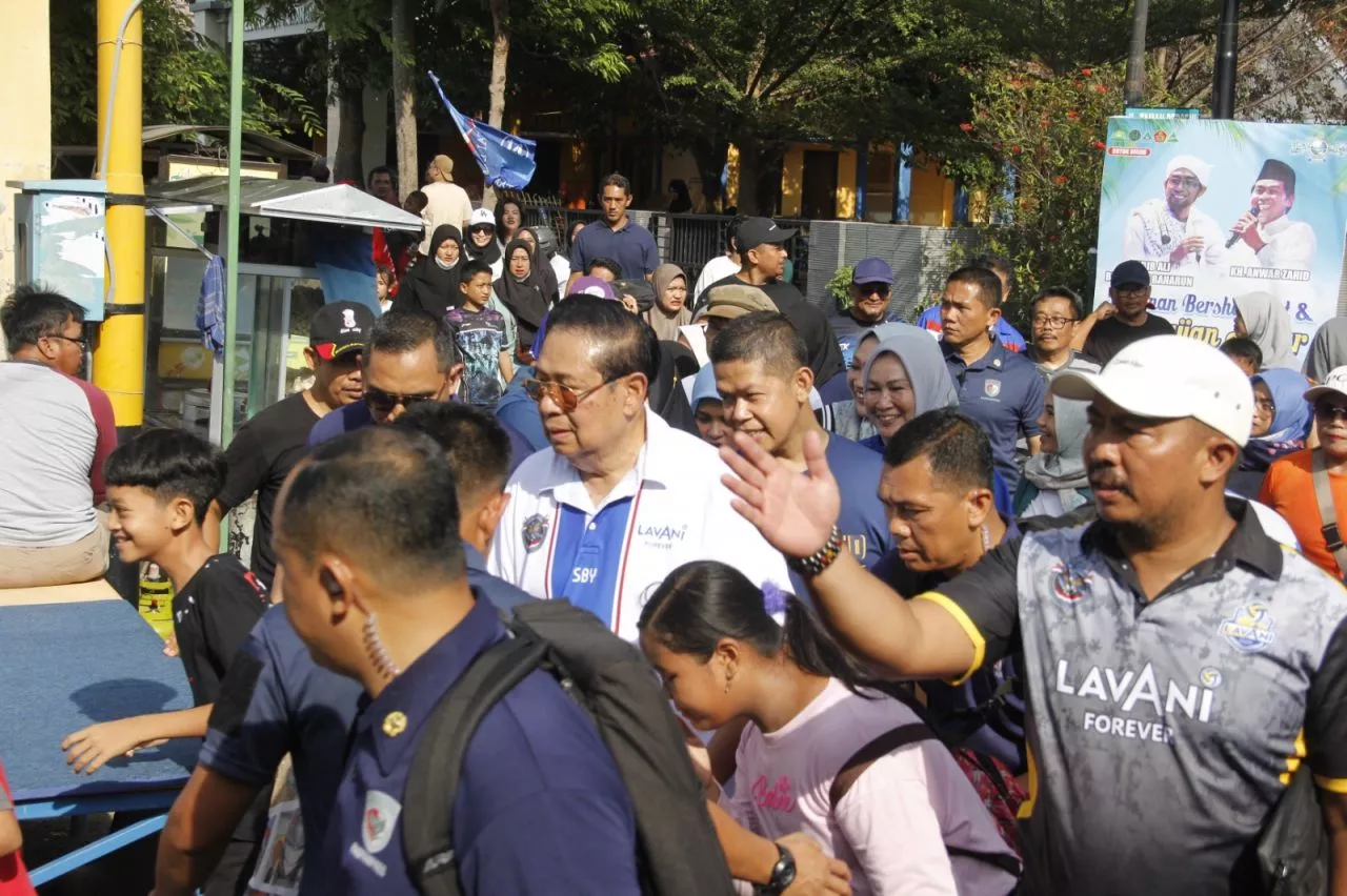 Jalan Sehat Bersama Ribuan Warga Kediri, SBY : Rakyat Harus Sejahtera