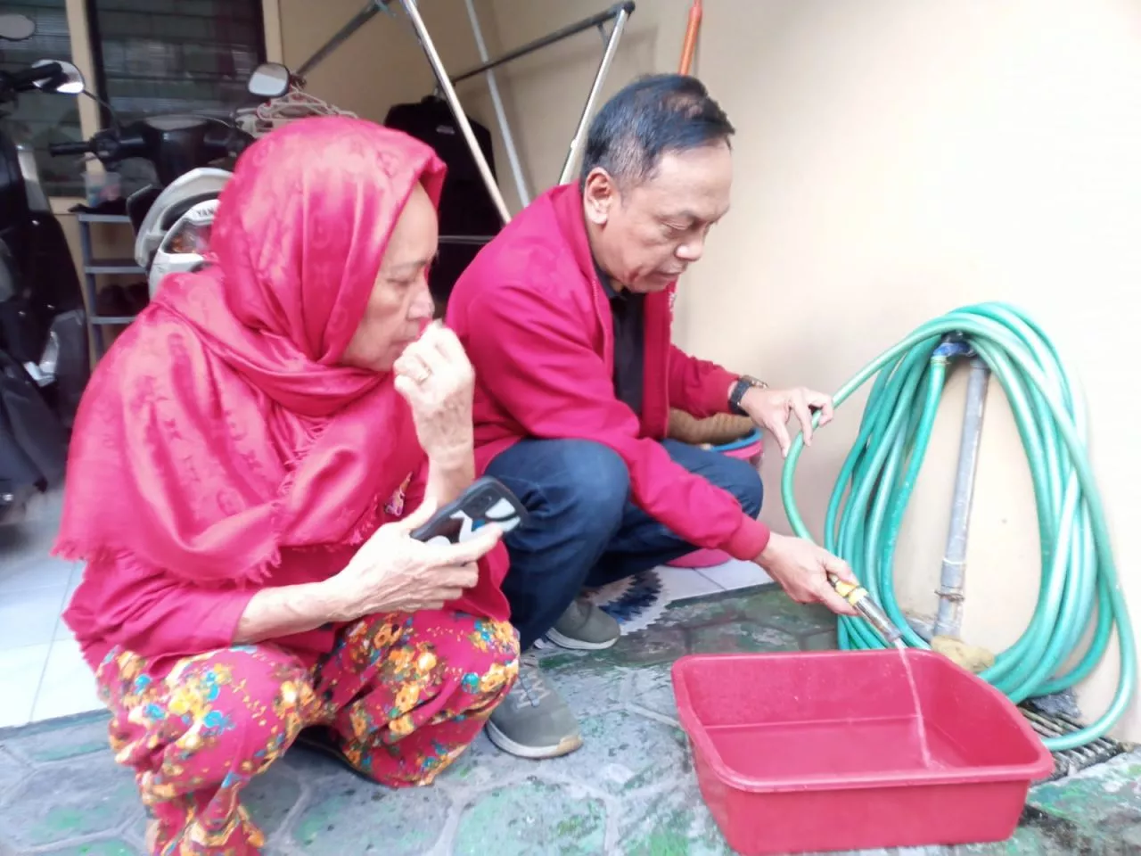 Warga Kedung Tomas dan Semolowaru Keluhkan Air PDAM Bau Amis dan Menguning