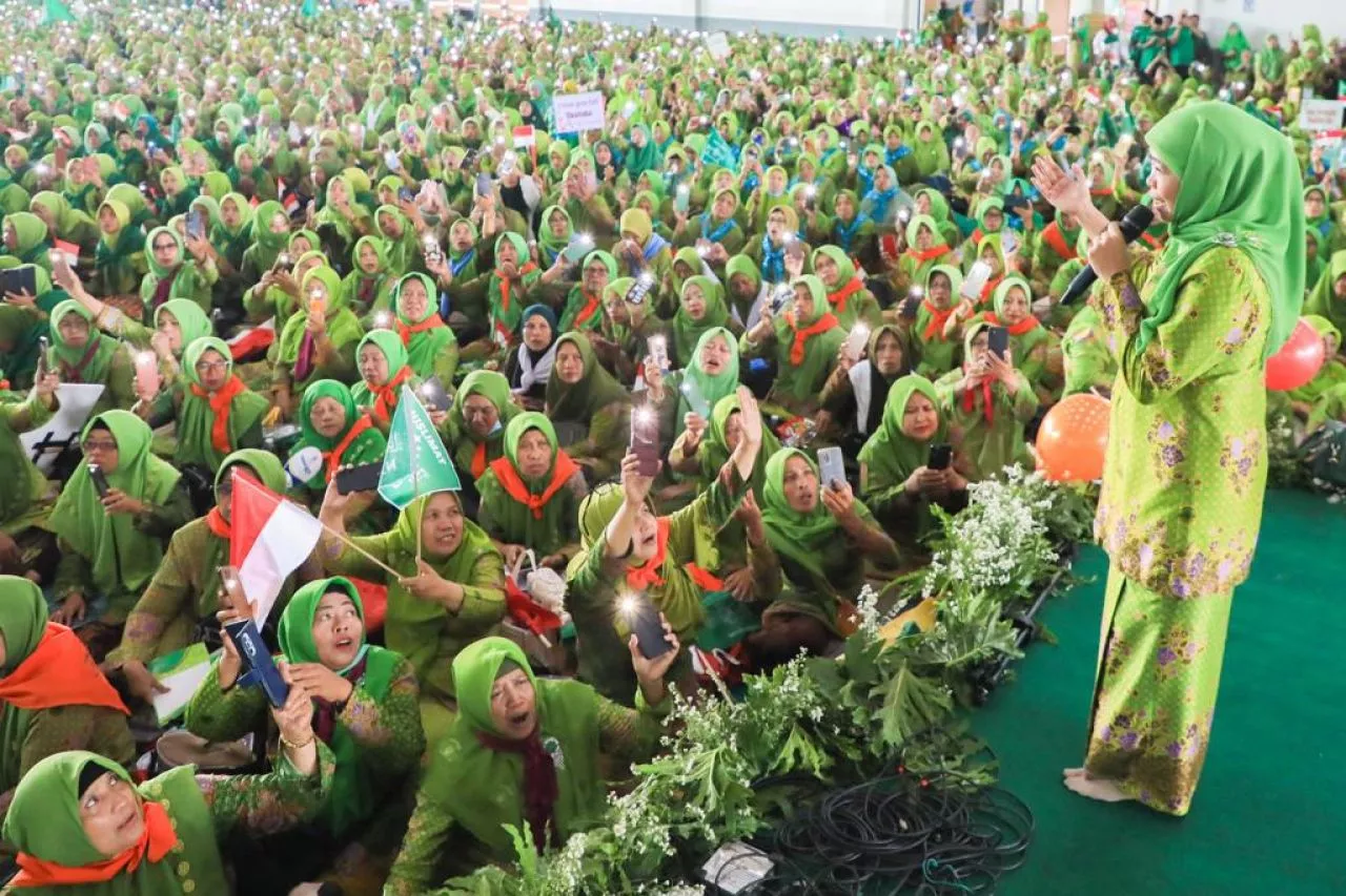 Dihadapan Kader Muslimat NU, Khofifah Nyatakan Maju Pilgub Jatim Lagi