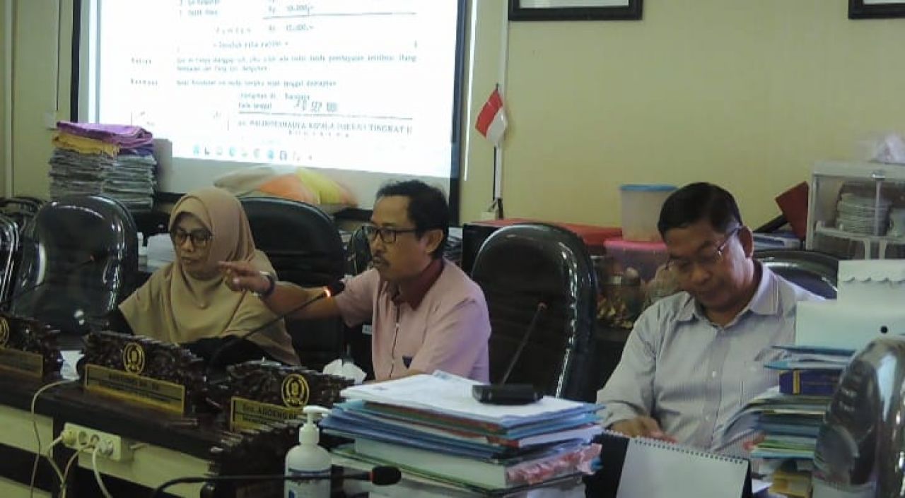 Hearing IMB Usaha Berlangsung Keras,  Komisi C dan Pemkot Surabaya Beda Suara