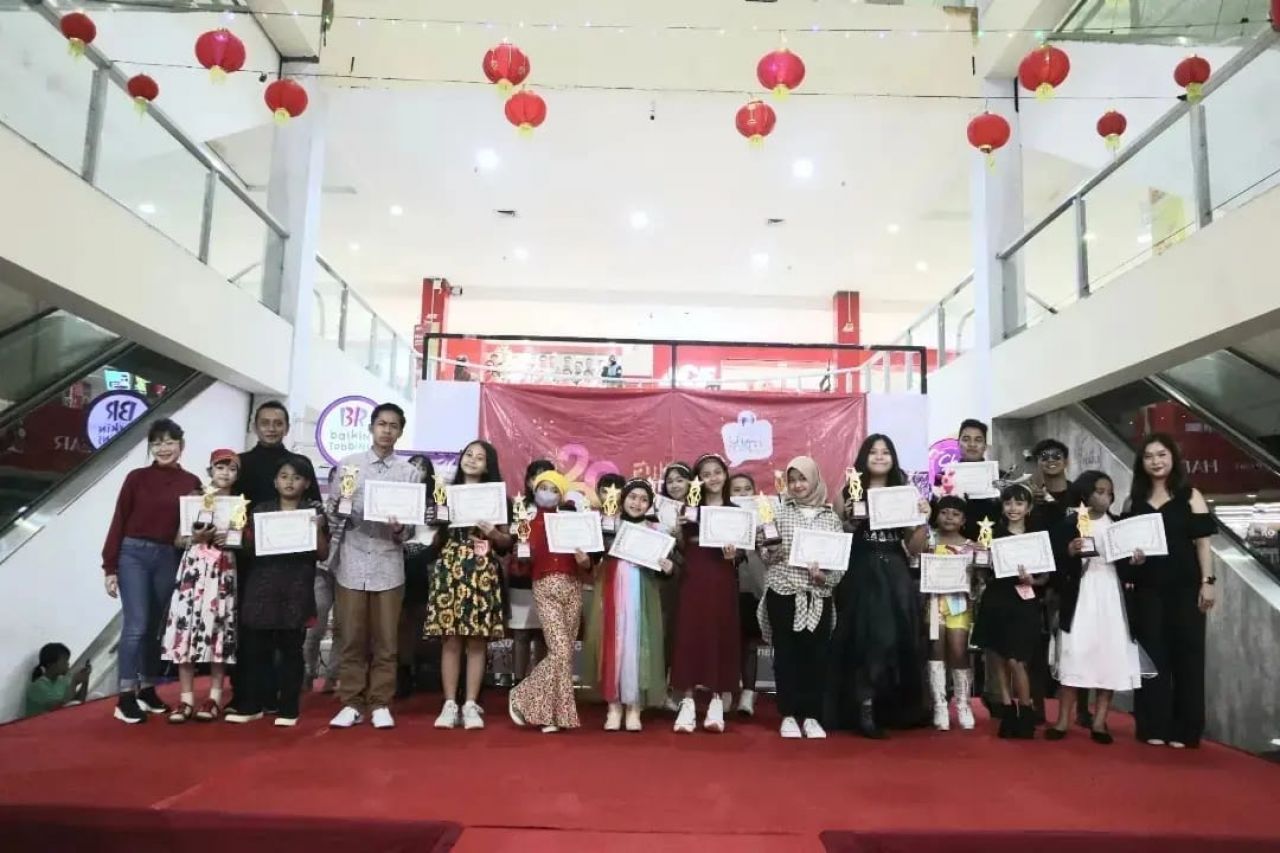 Audisi Ratna Koin Mencari Penyanyi Sahabat Bintang, di Malang city point. Sabtu (21/1/2023).