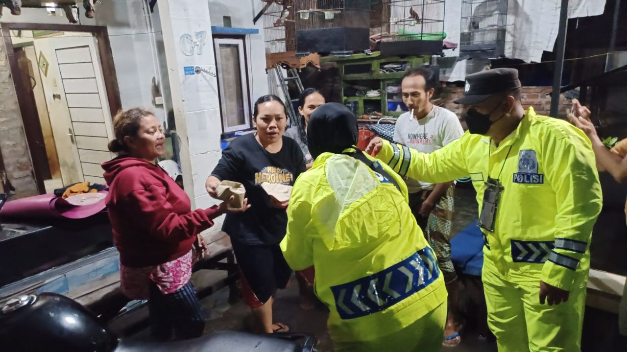 Polresta Banyuwangi Tanggap Bencana, Bantu Penanganan Dampak Banjir
