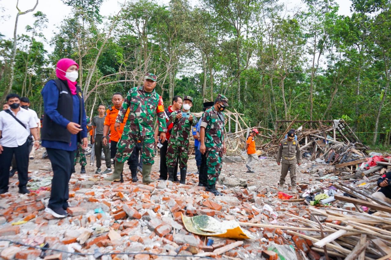 Rekonstruksi  Rumah Warga Terdampak Ledakan Petasan Di Blitar Tungggu SK Tanggap Darurat
