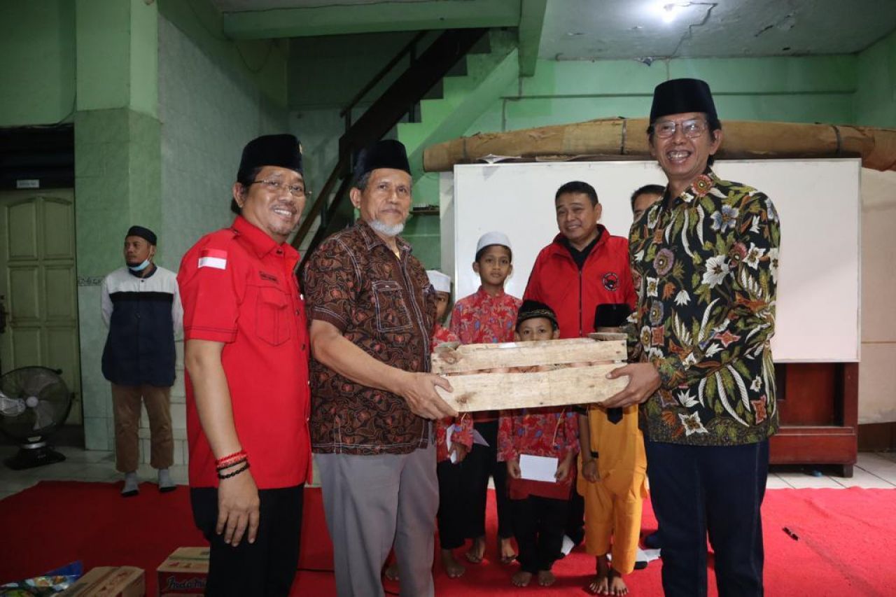 Indahnya Ramadan, Kader PDIP Surabaya Buka Puasa Bersama Anak-Anak Yatim Piatu