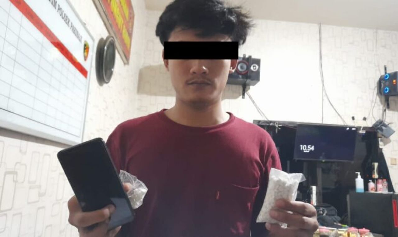 Polisi Tangkap Warga Pakisaji Malang Pengedar Ratusan Butir Pil Koplo