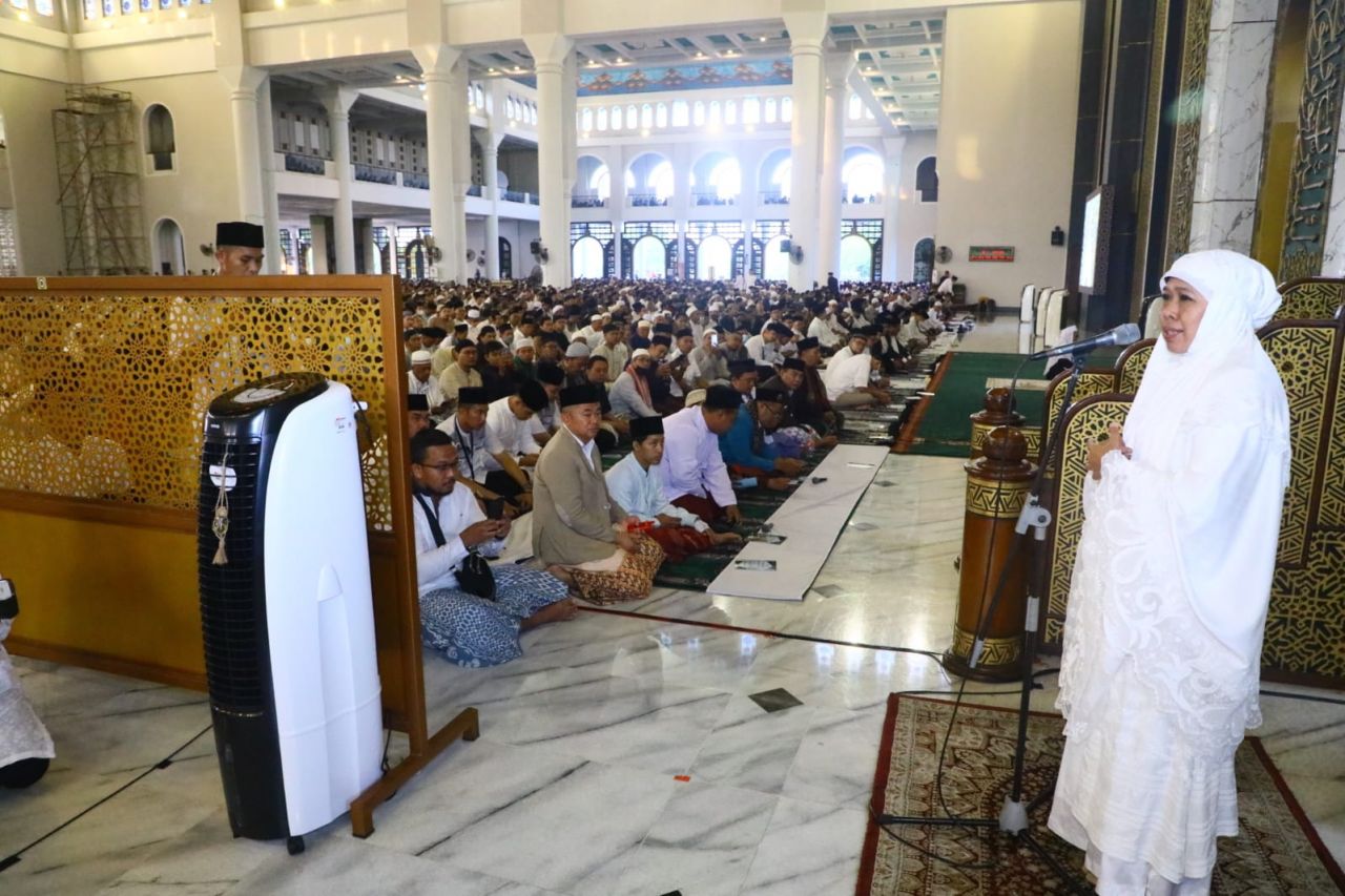 Gubernur Khofifah shalat Ied bersama Keluarga di MAS
