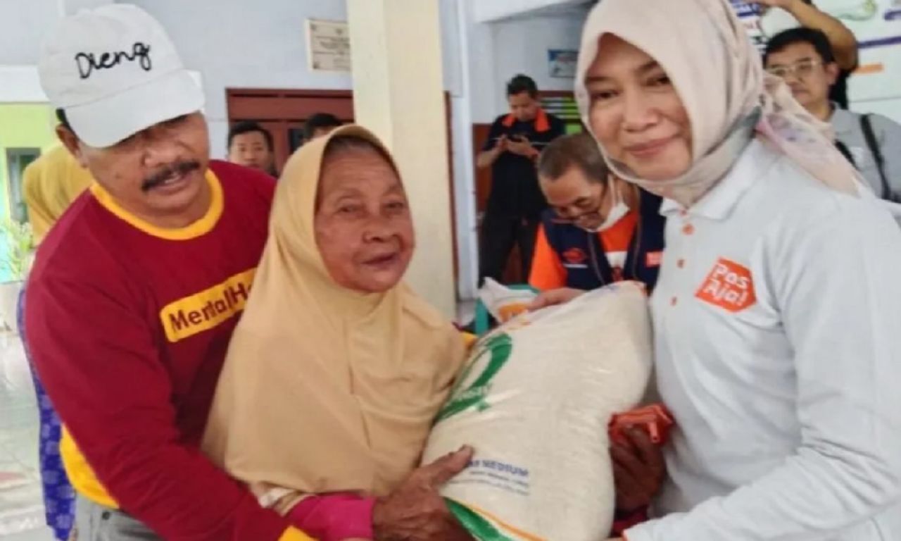 Pos Indonesia Berikan Bantuan Pangan Beras Program Cadangan Pangan Pemerintah Di Jawa Timur