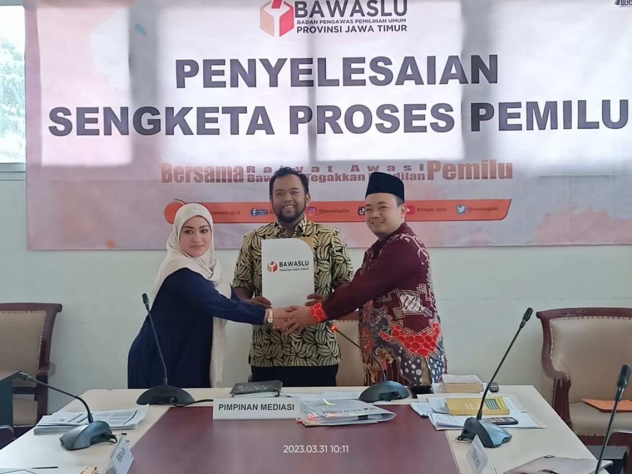 Bawaslu Jatim Mediasi Sengketa Pemilu Antara 2 Bacalon DPD dengan KPU Jatim
