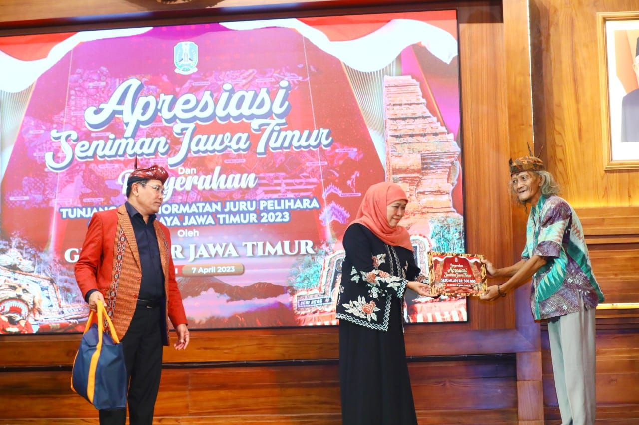 Gubernur Beri Apresiasi dan Tunjangan 1.000 Seniman Dan 240 Juru Pelihara Cagar Budaya Jatim