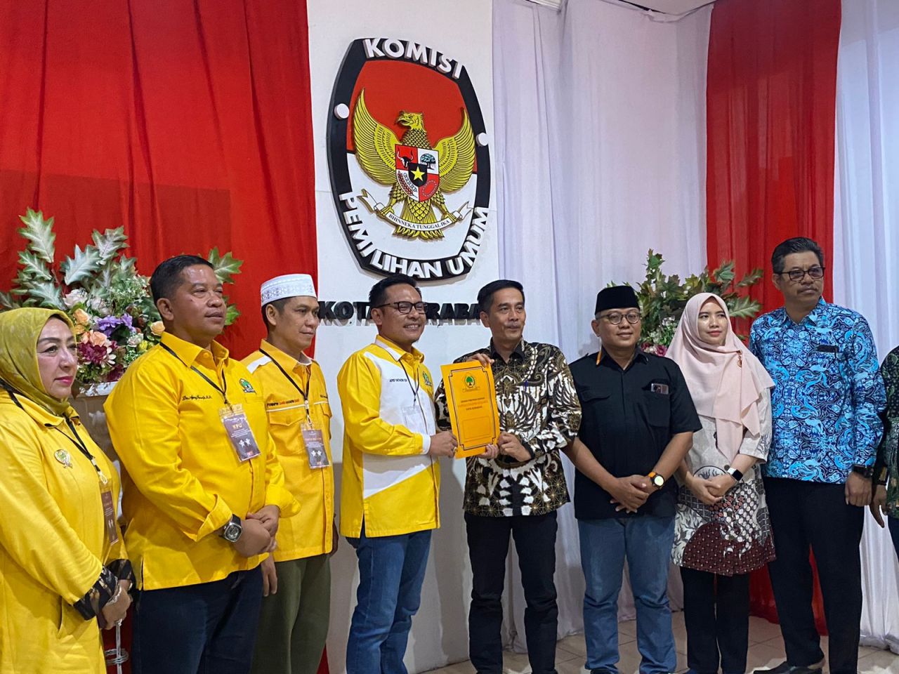 Foto DPD Golkar saat mendaftar ke KPU