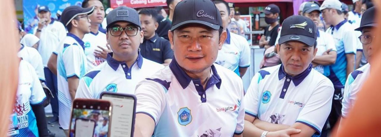 CSR Bank Jatim Rehabilitasi Gapura Jajanan Dan Permainan Anak Di Pusat Kota Lamongan.