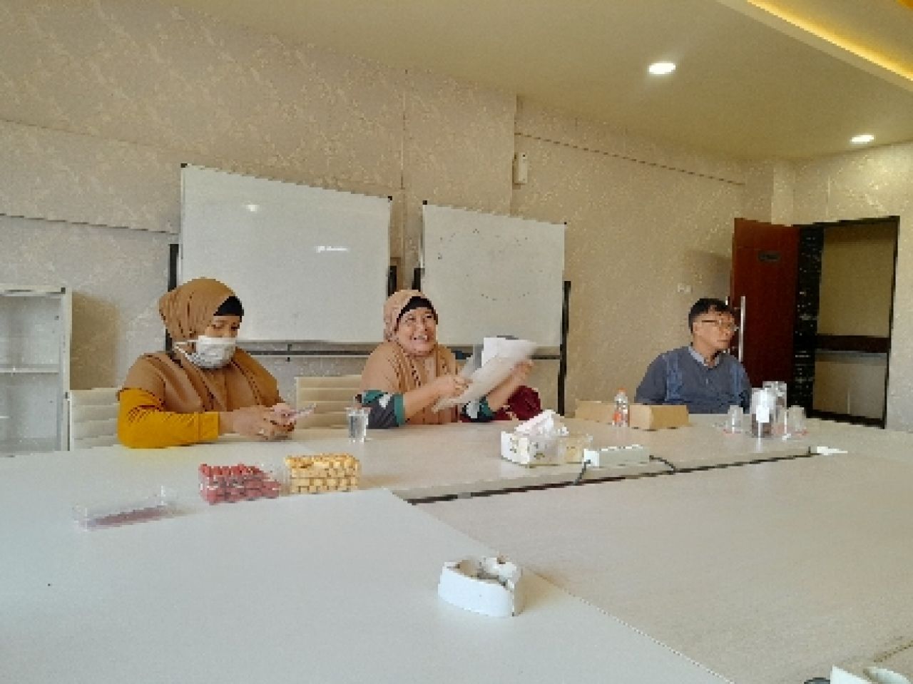 Terkendala Zonasi Warga Pogot Sambangi Fraksi PDI Perjuangan