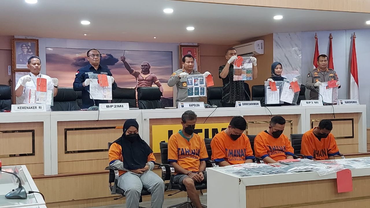 Polda Jatim Ringkus 5 Tersangka Tindak Pidana Perdagangan Orang