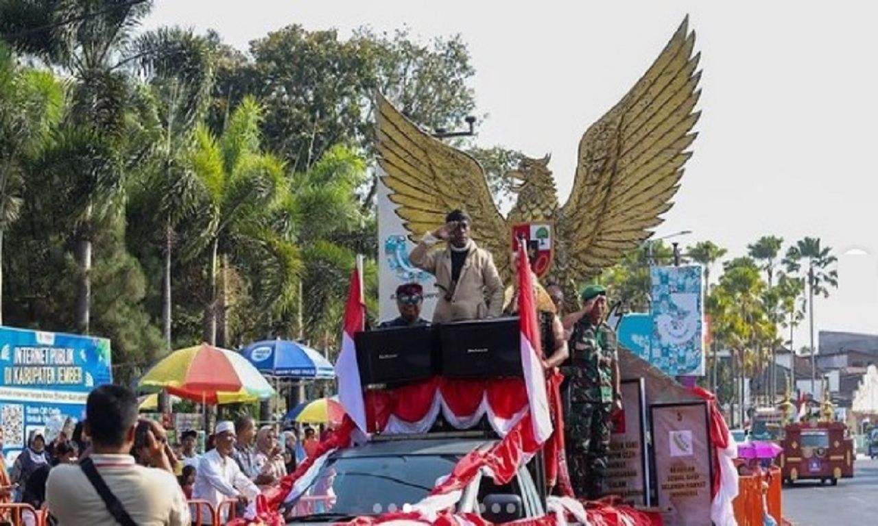 Meriahnya Parade Mobil Hias Pemkab Jember