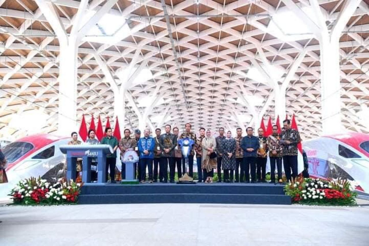 Presiden Jokowi Resmikan Kereta Cepat Jakarta - Bandung