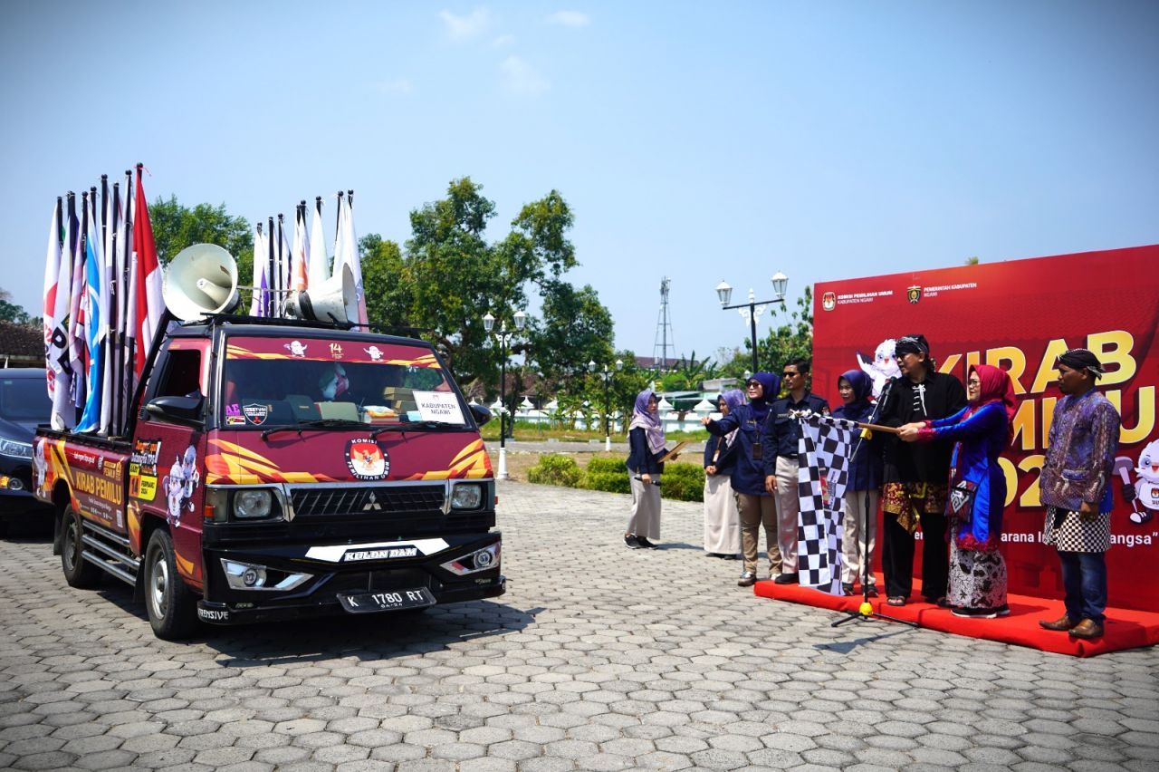 Kirab Pemilu 2024, Arak-arakan KPU se Jatim Tiba di Sragen