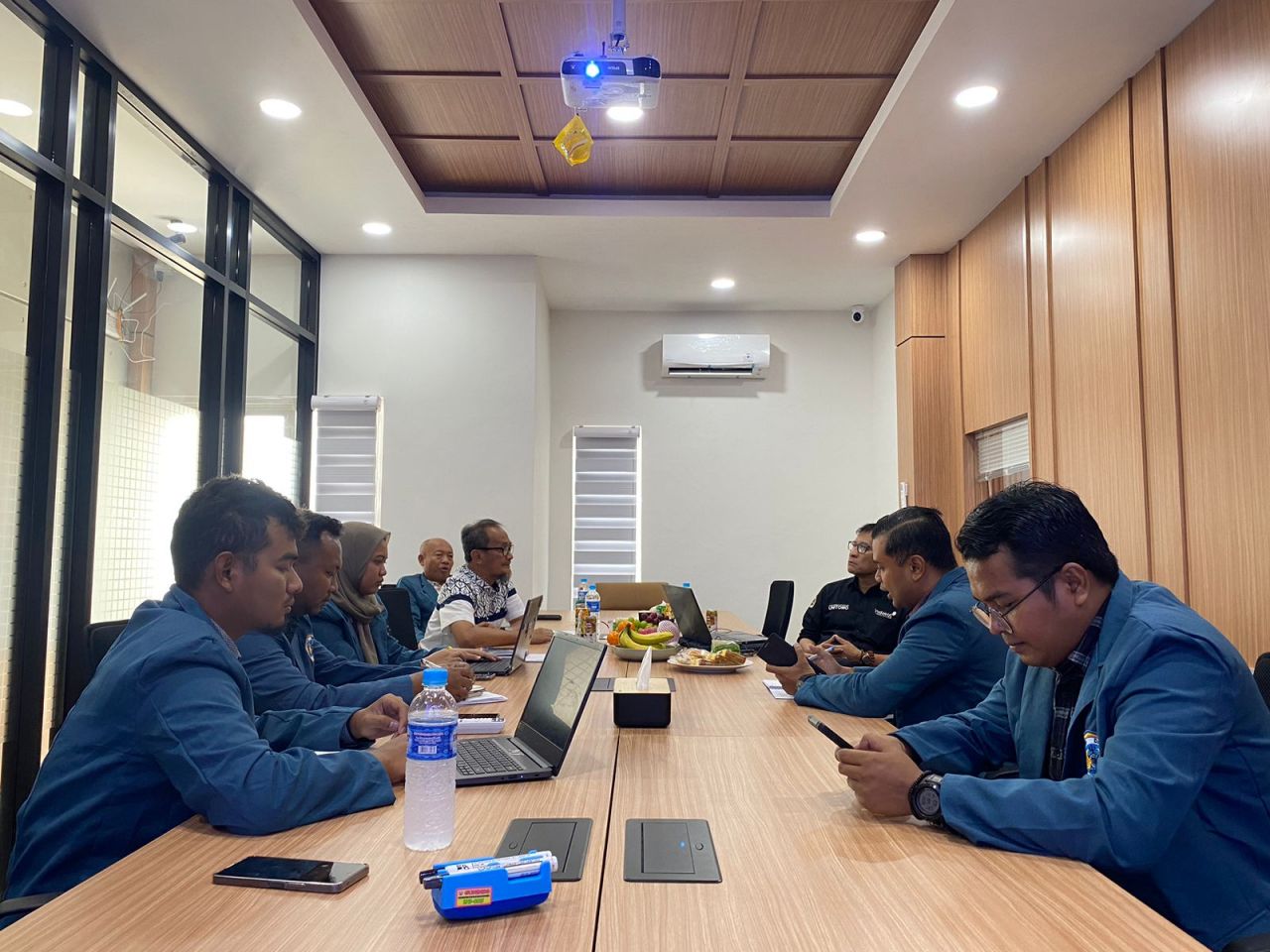 Kelas Kemitraan, Fikom Unitomo Gelar Seminar Proposal dan Kuliah Offline di Kalsel