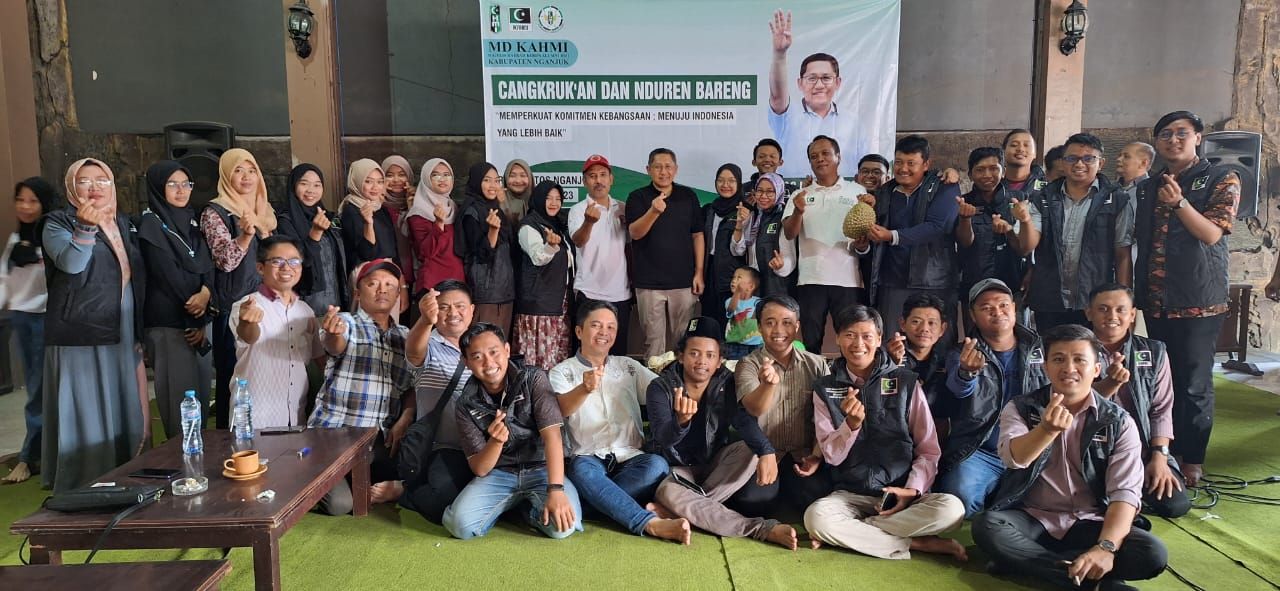 Makan Durian di Acara KAHMI Nganjuk, Anas Puji Kualitas Buah Lokal