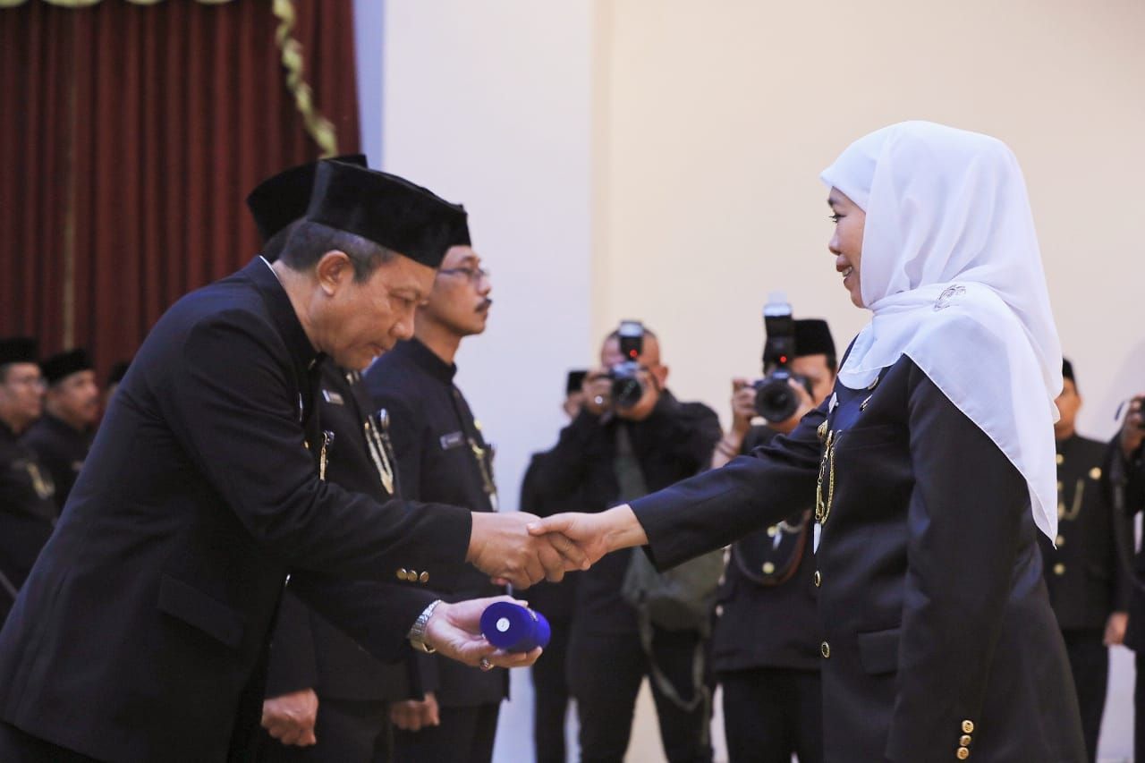 Lantik 184 Kasek, Gubernur Khofifah Minta Tingkatkan Prestasi dan Jaga Integritas