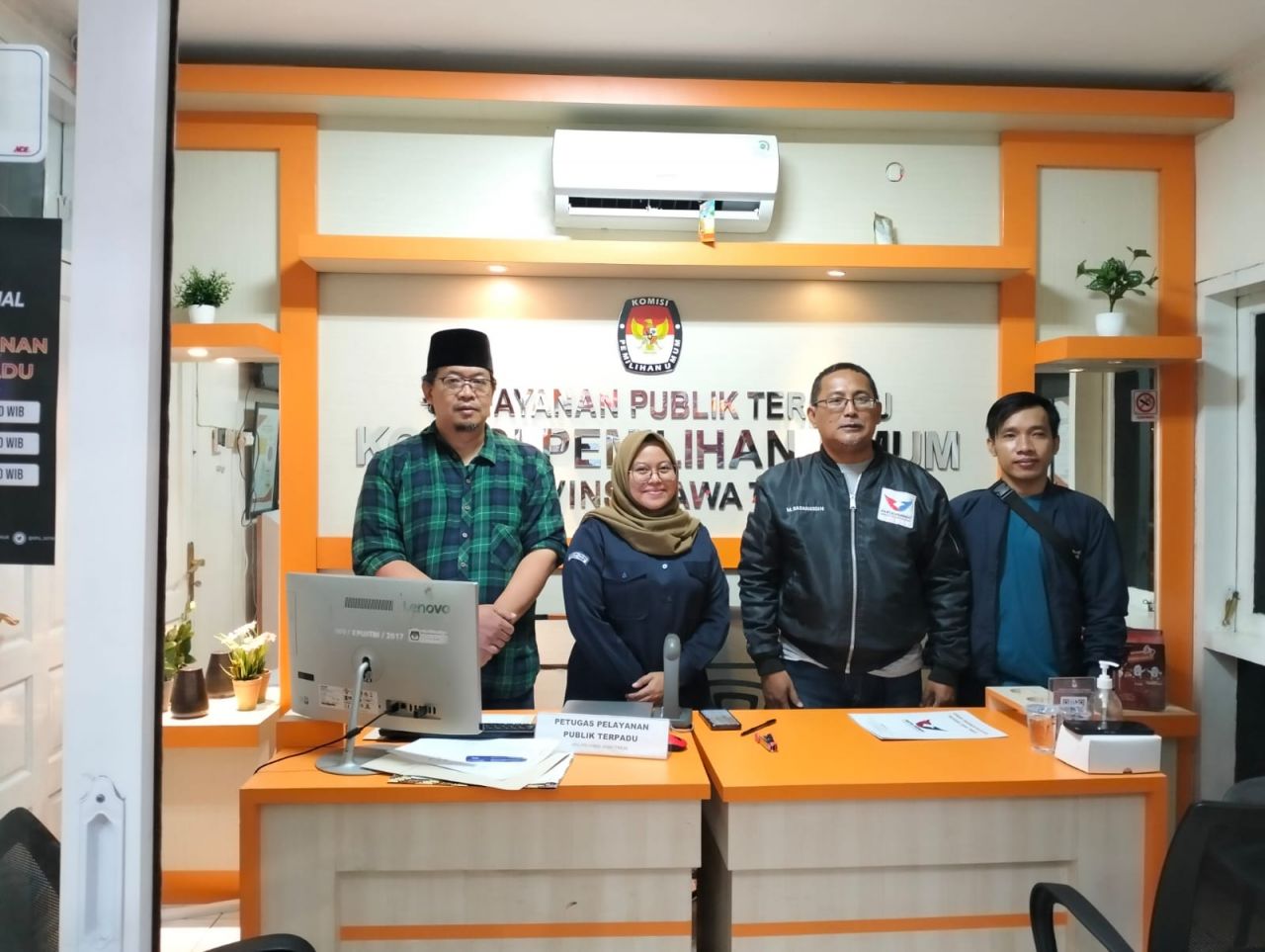 Perindo Jatim Serahkan Laporan SIKADEKA ke KPU