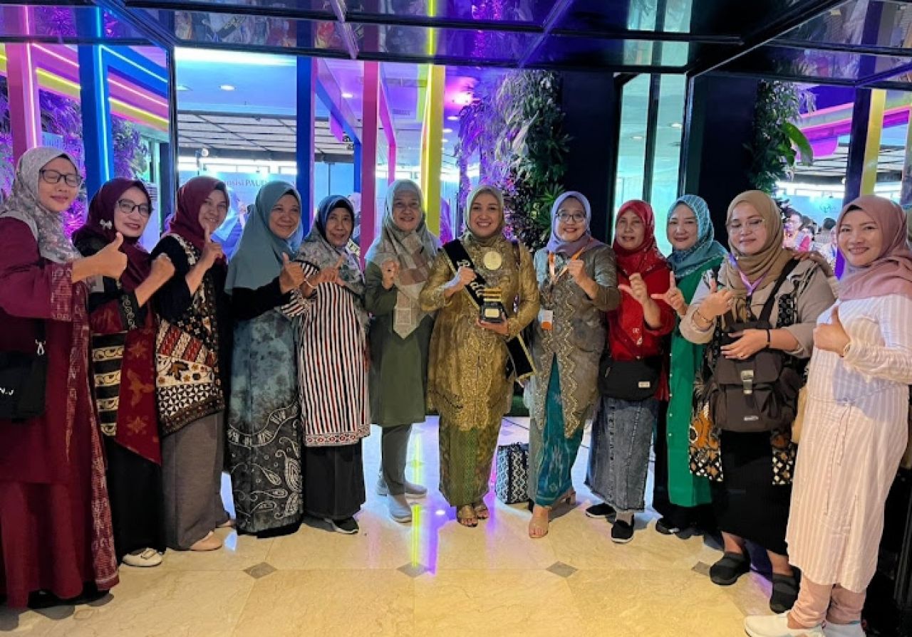 Sukses Kembangkan Pendidikan, Bunda PAUD Lamongan Berhasil Raih Penghargaan Widya Dharma Utama