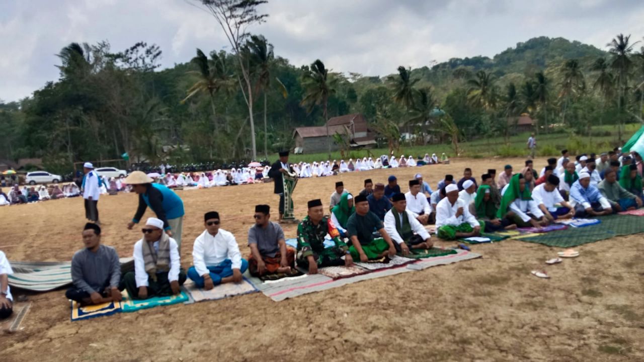 Kemarau Berkepanjangan, Pemdes dan Warga Desa Segaran Kecamatan Gedangan Lakukan Sholat Istisqa