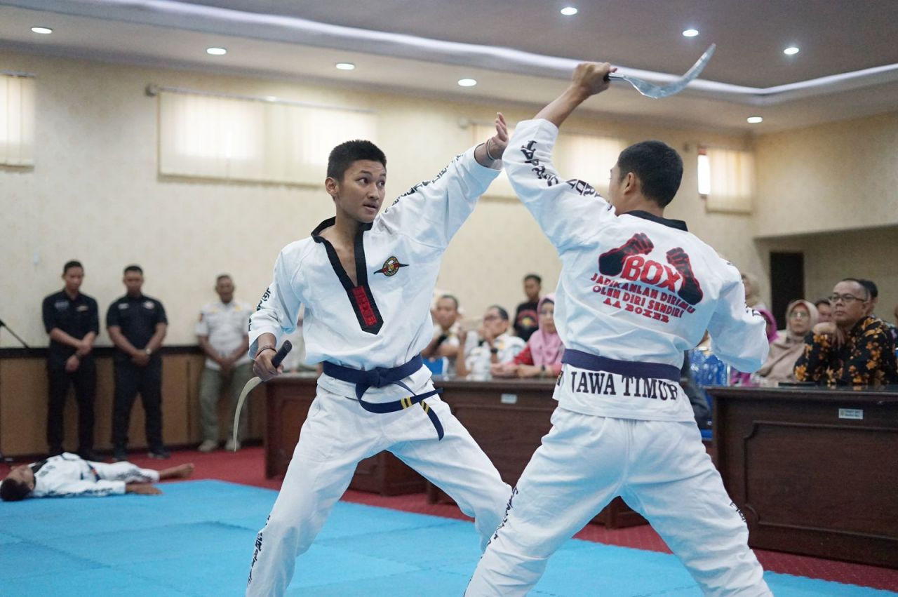 Anggota Satpol PP Jatim Dibekali Bela Diri Tarung Derajat