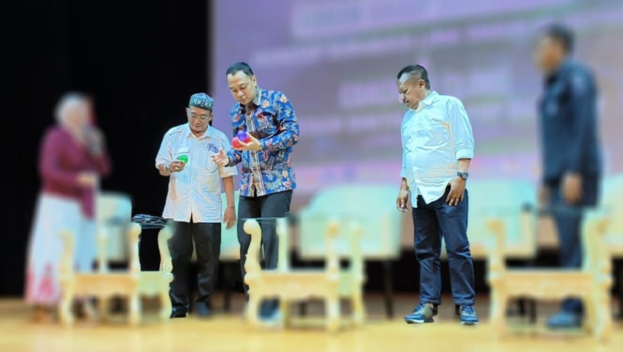 Hadir di FGD SMSI Surabaya, Wali Kota Eri Ajak Ratusan Pelajar Bijak Gunakan Media Sosial