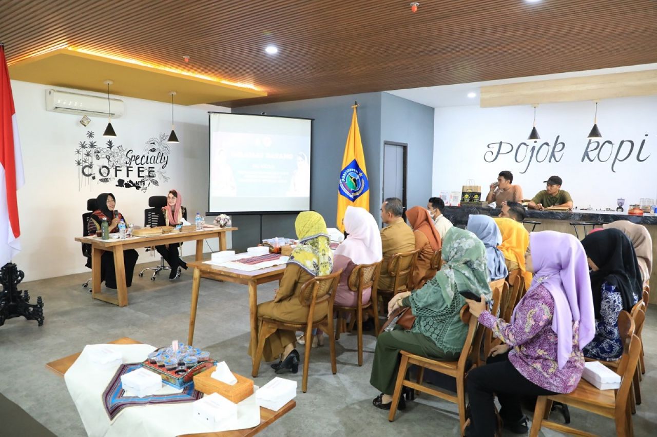 Perkuat UMKM Tenun, Dekranasda Jatim Studi Banding ke NTB