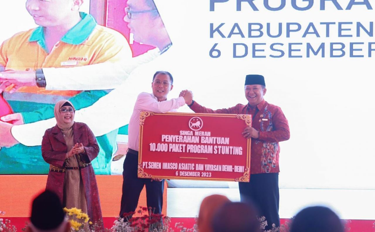Wapres Serahkan Bantuan Sembako Tangani Stunting di Jember