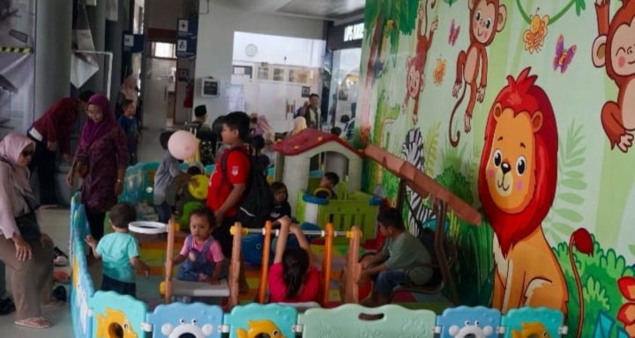 Tiga Stasiun Kereta Api Fasilitasi Area Bermain Anak Secara Gratis