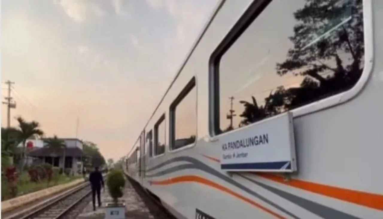 Pasca Anjlok, Pelayanan Perjalanan Commuter Line Wilayah Surabaya Kembali Normal