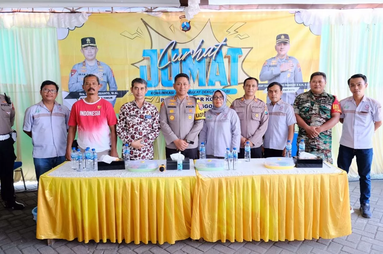 Kapolres Blitar Kota Sambangi Karyawan Pabrik Triplek, Beri Pesan Kamtibmas