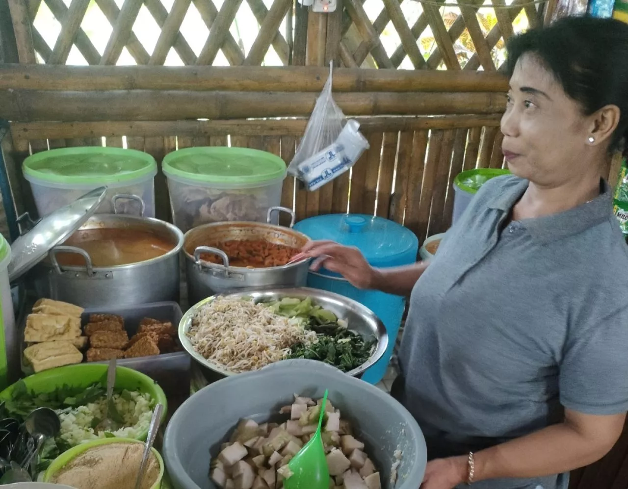 Keterangan Foto: Nasi Sumpil Blitar Sajian Emake