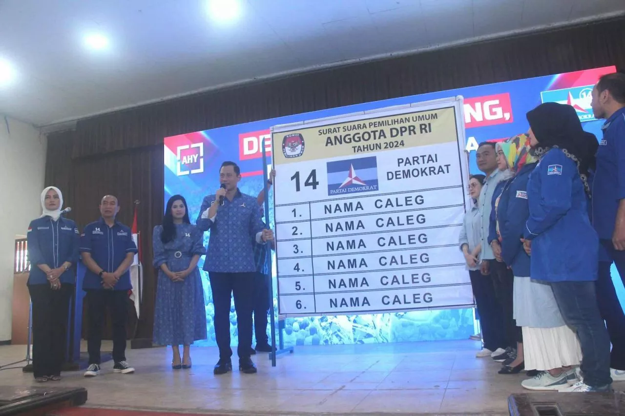 Warga Tuban Antusias Sambut AHY, Doakan Demokrat Menang Pemilu 2024